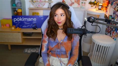 twitch naked|POKIMANE SHOWS HER TITS ON TWITCH LIVE STREAM。